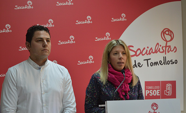 Fotografía de Inmaculada Jiménez e Iván Rodrigo durante la presentación