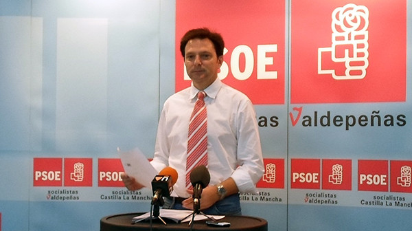 Fotografía de Felipe Rodríguez en rueda de prensa