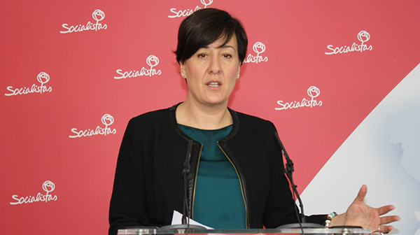 Fotografía de Blanca Fernández en rueda de prensa