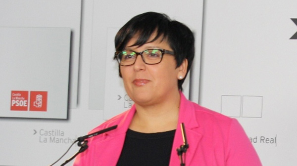 Fotografía de Carmen Teresa Olmedo en rueda de prensa