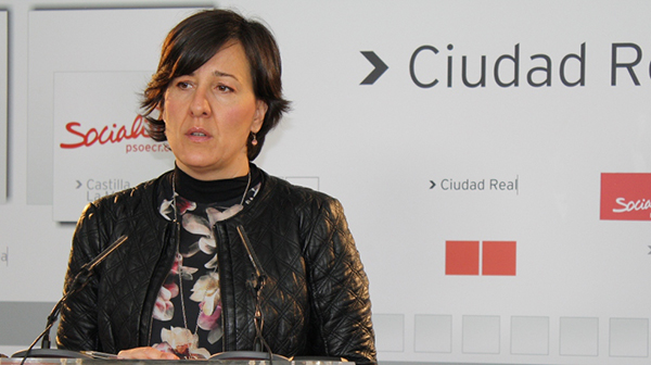 Fotografía de Blanca Fernández en rueda de prensa
