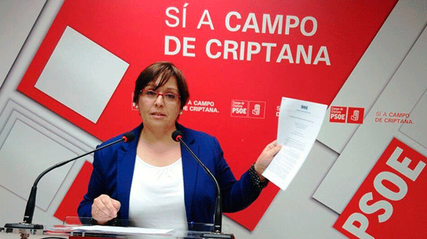 Fotografía de Carmen Teresa Olmedo en rueda de prensa