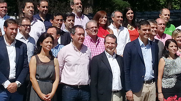 Fotografía de familia de los participantes