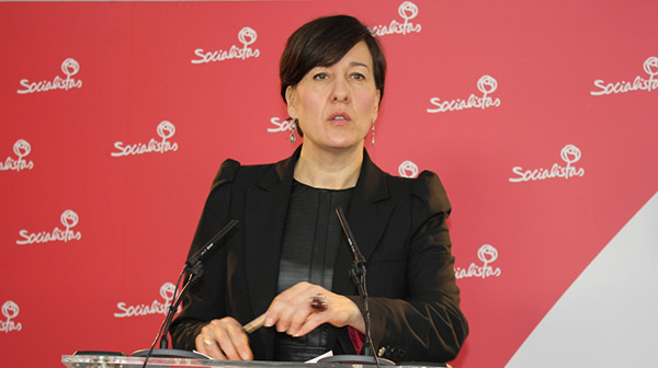 Fotografía de Blanca Fernández en rueda de prensa